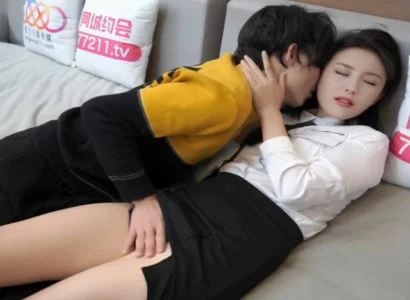 Thư ký của sếp bí mật phục vụ sếp vì tiền