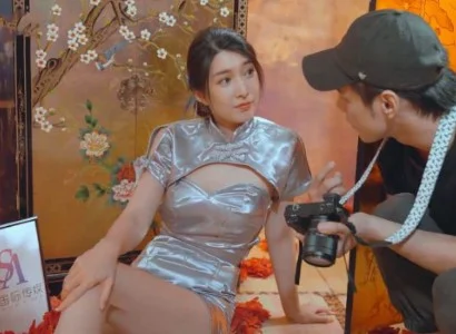 Anh nhiếp ảnh gia kéo người mẫu vào phòng thay đồ và chịch tới bến